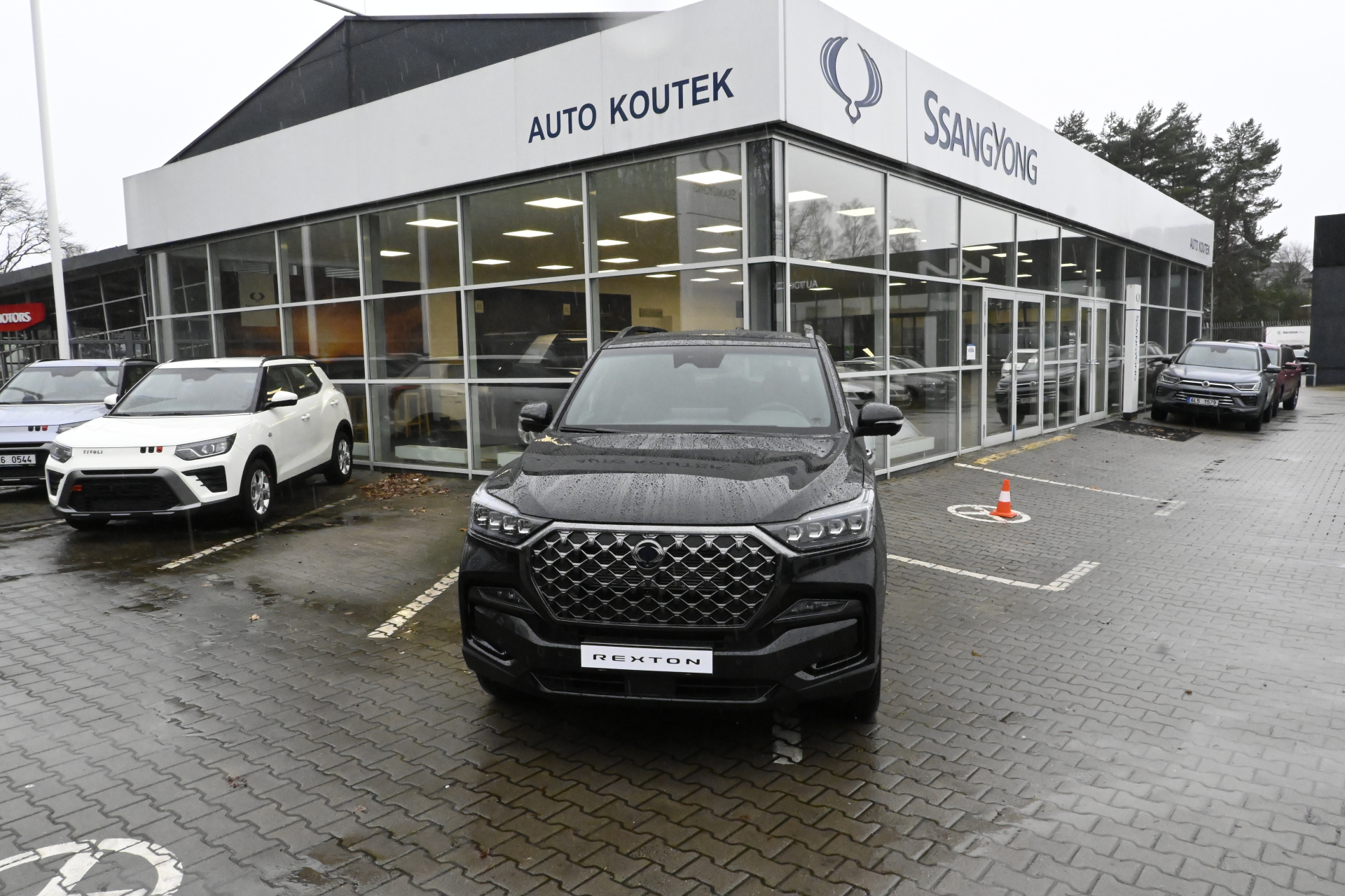 Rexton Premium+ AT 4x4 Black paket