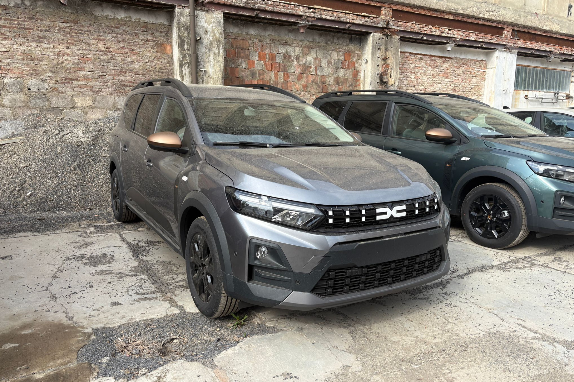 Extreme hybrid 155 7 míst